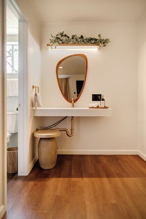 Design Double Room | Bathroom - Forest Springs Resort & Spa (Eureka Springs)