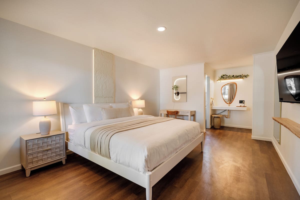 King Room- Spa & Sauna Access