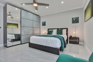 1 chambre, fer et planche à repasser, lit parapluie, Wi-Fi gratuit