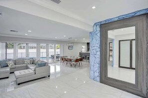 Interior - Luxury 6B Villa  Heated Pool Near Hollywood Beach (Hollywood)
