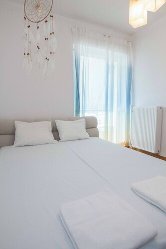 Bright Minimal 2 Bd Apt in Marousi