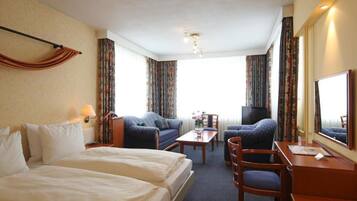 Junior Suite | In-room safe, free WiFi, bed sheets