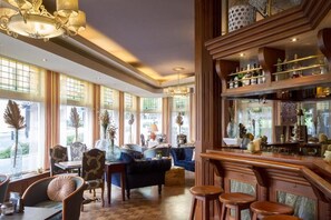 Bar (on property) - Grand Hotel Monopole (Valkenburg aan de Geul)