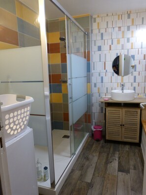 Dusche, Seife, Toilettenpapier