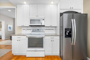 Private kitchen - Summer Rental in charming Ventnor City! (Ventnor City)