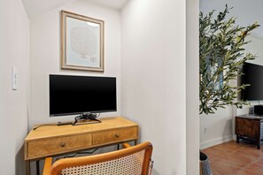 Interior - Fly Creek Collection - Sunset Perch (Fairhope)