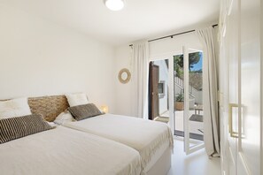 4 bedrooms, iron/ironing board, WiFi, bed sheets - Charming House with Sea View and Pool (Begur)