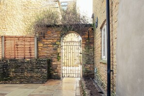 Khuôn viên nơi lưu trú