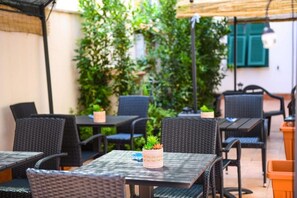 Outdoor dining - Alghero Sunrise (Alghero)
