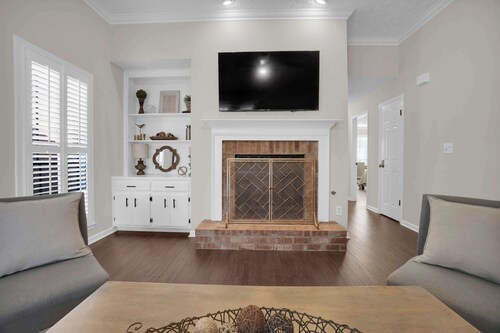 Updated 2BR Home in Montgomery