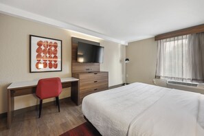 Suite, 1 King Bed, Mobility Accessible, Non Smoking (Roll-In Shower) | Free WiFi - Hawthorn Extended Stay By Wyndham Nashville Airport/Opryland (Nashville)
