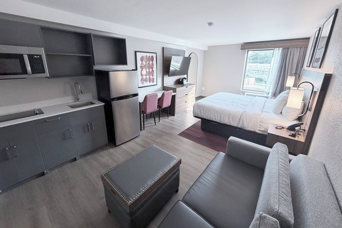 Deluxe-Suite, 1 King-Bett, Nichtraucher | Hochwertige Bettwaren, Schreibtisch, Verdunkelungsvorhänge
