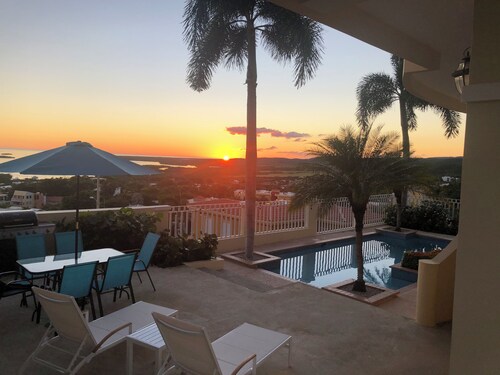 Spacious 4-bedroom house in beautiful La Parguera, Lajas with AC