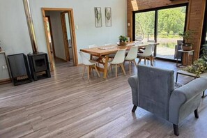 Interior - Casa Truco: Cozy refuge in the forest near Coyhaique, Chilean Patagonia (Coyhaique)