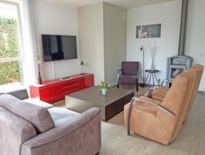 Living room - Retreat With Enclosed Garden (Ewijk)
