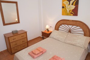 3 bedrooms, iron/ironing board, free WiFi, bed sheets