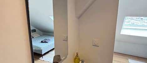 Iron/ironing board, travel crib, WiFi, bed sheets