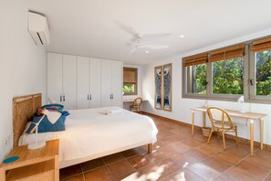 5 bedrooms, iron/ironing board, WiFi, bed sheets - Villa with Garden and Pool 1000 Meters from the Beach (Begur)