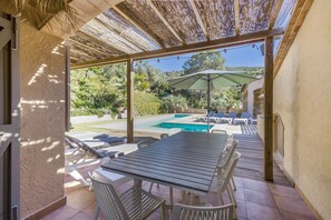 Outdoor dining - Villa with Garden and Pool 1000 Meters from the Beach (Begur)