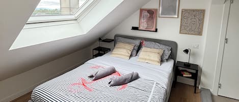 1 chambre, fer et planche à repasser, lit de bébé portatif, Wi-Fi