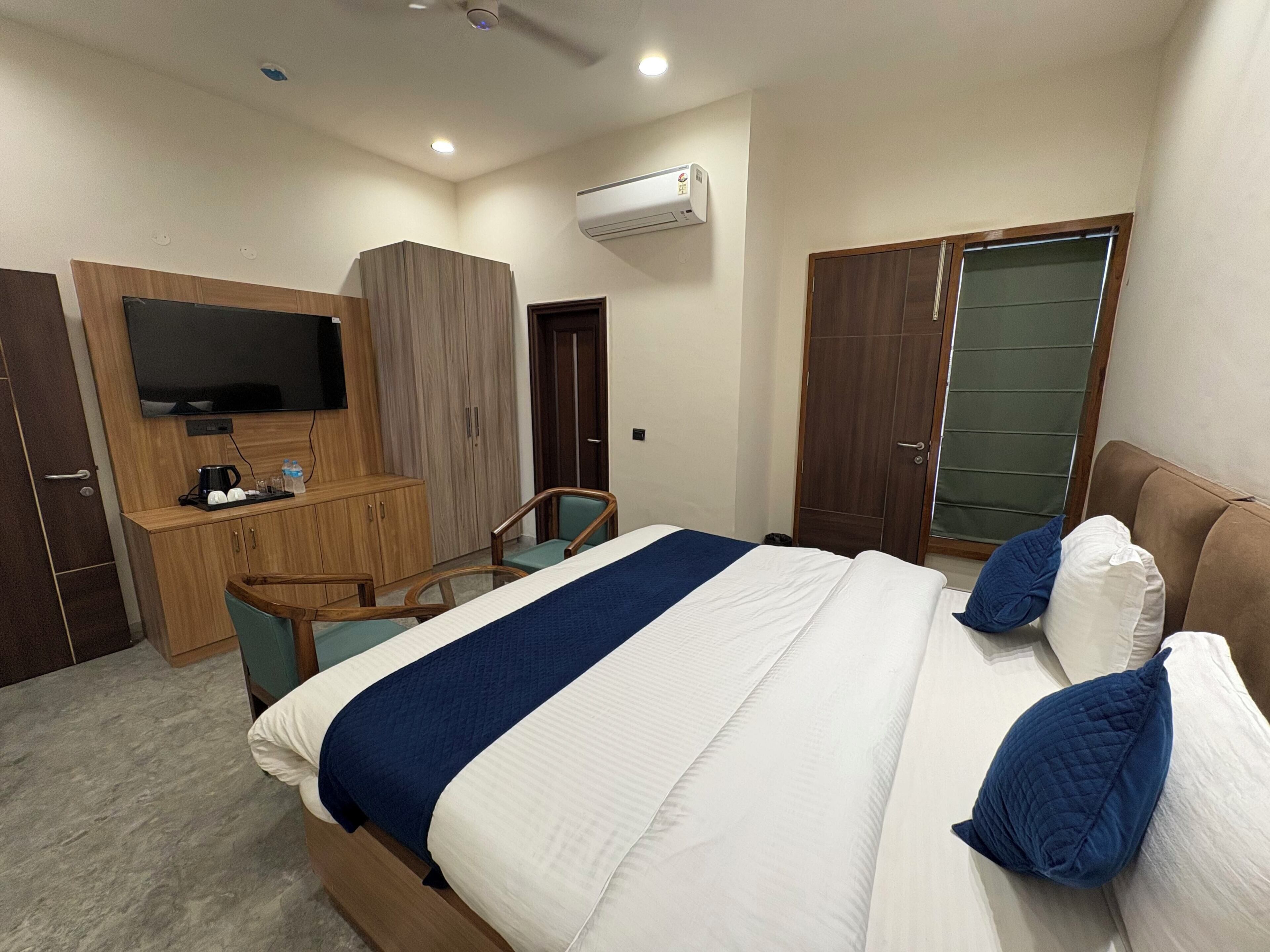 Standard Double Room | Desk, laptop workspace, free WiFi, bed sheets