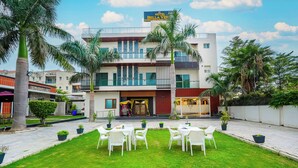 Mặt tiền nơi lưu trú