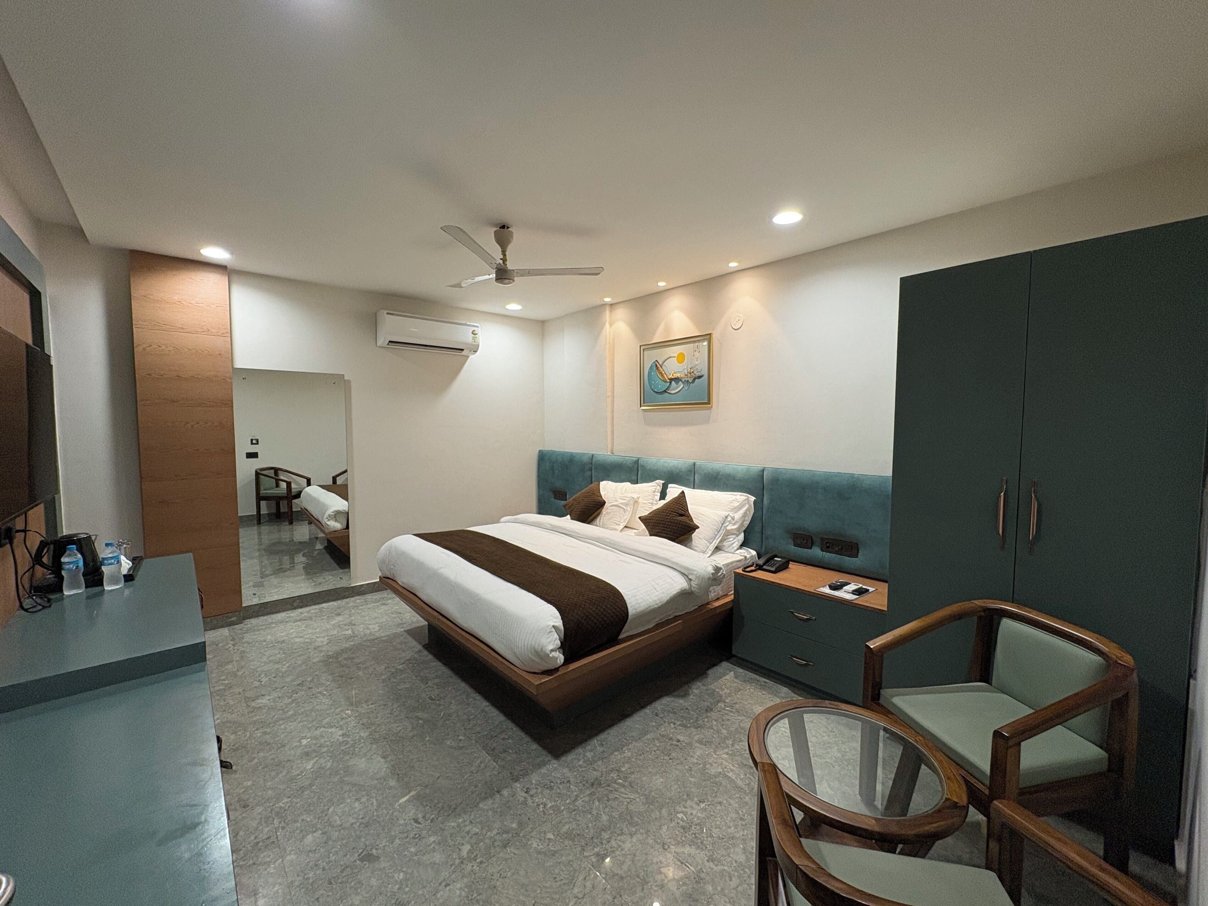 Deluxe Double Room | Desk, laptop workspace, free WiFi, bed sheets