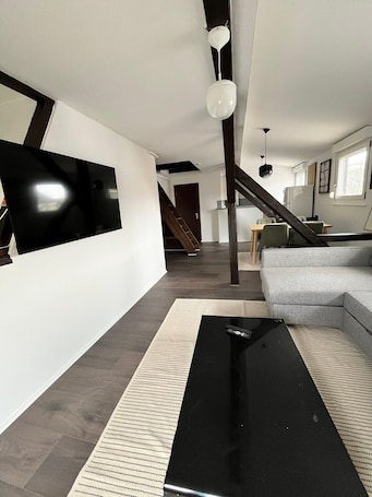 TV. Soh Rent Schiltigheim Appartement 2 Pièces duplexe - TV - wifi