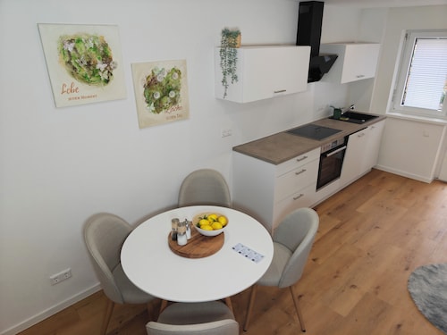 Moderne Wohnung mit sonniger Terrasse nähe Europa-Park und Schwarzwald.