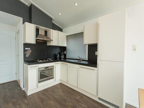 House | Private kitchen - Spacious Chalet With Pool for 4 (West-Graftdijk)
