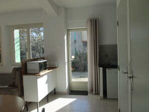 Interior - VAISON LA ROMAINE QUIET STUDIO IN THE HEART OF NATURE (CRESTET)