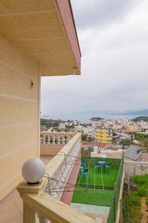 三人房, 陽台 | 露台/庭院