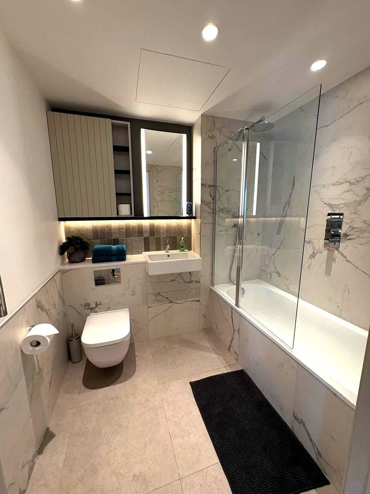 Dusche, Haartrockner, Shampoo