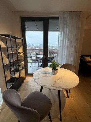 Dining - Luxury 2 Bed 2 Bath King Cross with Terrace (Greater London)