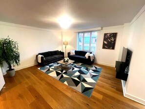 TV - Luxury 3BR 3.5BA Flat Opposite Hyde Park (Greater London)