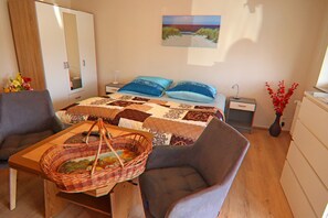 Bungalow | 1 bedroom, individually furnished, bed sheets - Charmante Ferienwohnung mit Grill in Rakow (Am Salzhaff)