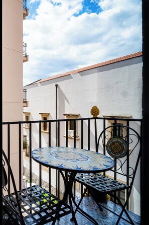 Outdoor dining - In the heart of Palermo's historic center between culture and folkore, Gaeria home is born. (Palermo)