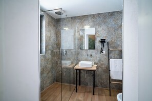 Shower, jetted bath, hair dryer, bidet - In the heart of Palermo's historic center between culture and folkore, Gaeria home is born. (Palermo)