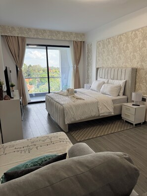 2 bedrooms, iron/ironing board, WiFi, bed sheets - Luxury 2BR, sunrise view, pool, gym+24/7 security (Nairobi)