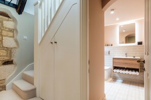 Bathroom - Beechwood Cottage Banham Cottages (Bourton-on-the-Water)