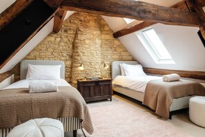 Iron/ironing board, free WiFi, bed sheets - Beechwood Cottage Banham Cottages (Bourton-on-the-Water)