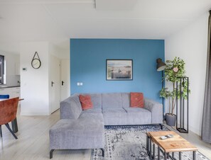 Living room - 6-person Lake Bungalow in Ewijk (Ewijk)
