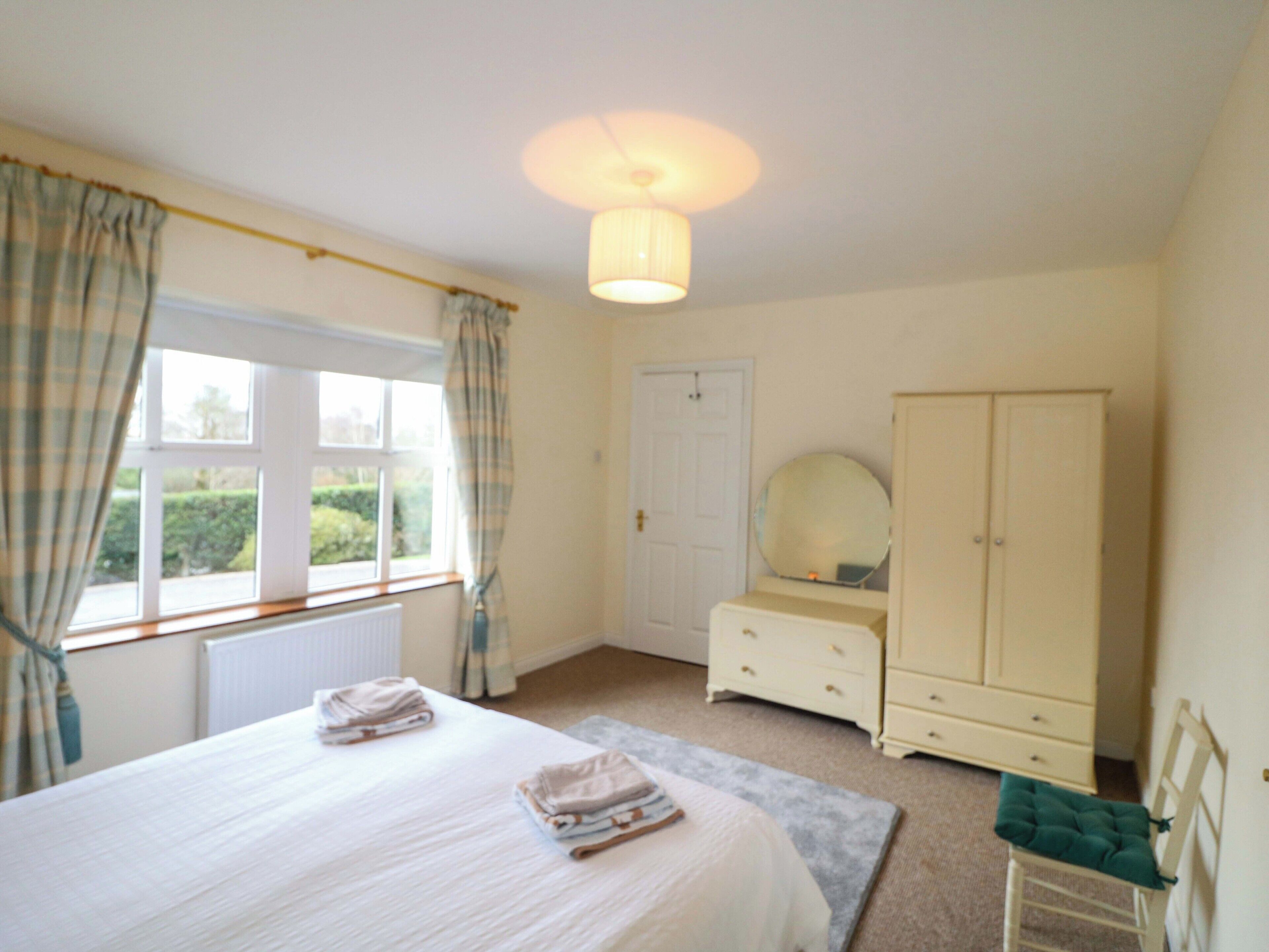 2 bedrooms, individually decorated, individually furnished, free WiFi
