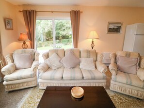 Living area - Lugdine Lodge (Glengarriff)