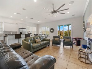 TV, video games, offices - *New* Minions Movie Mansion (Kissimmee)