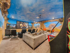 Interior - *New* Minions Movie Mansion (Kissimmee)