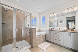 Shower, hair dryer, towels, shampoo - Epic Playhouse Getaway - Castle & Superhero Bunks, Theater, Private Pool, No Rear Neighbors (Four Corners)