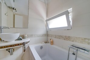 Bathroom - Lovely Apartment Near Paris (Saint-Ouen)