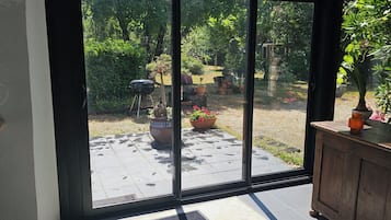 Klassieke kamer, uitzicht op tuin (Gauguin) | Interieur