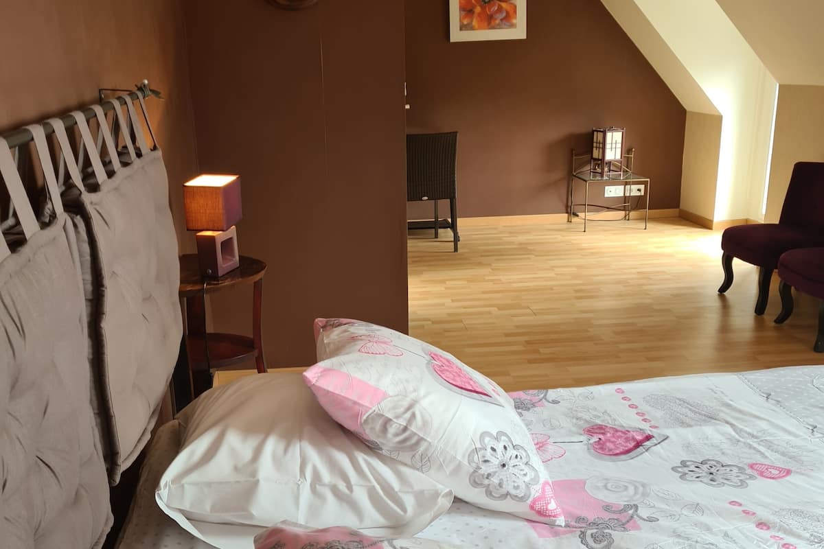 Nhà Duplex phong cách cổ điển | Truy cập Internet không dây miễn phí, bộ trải giường